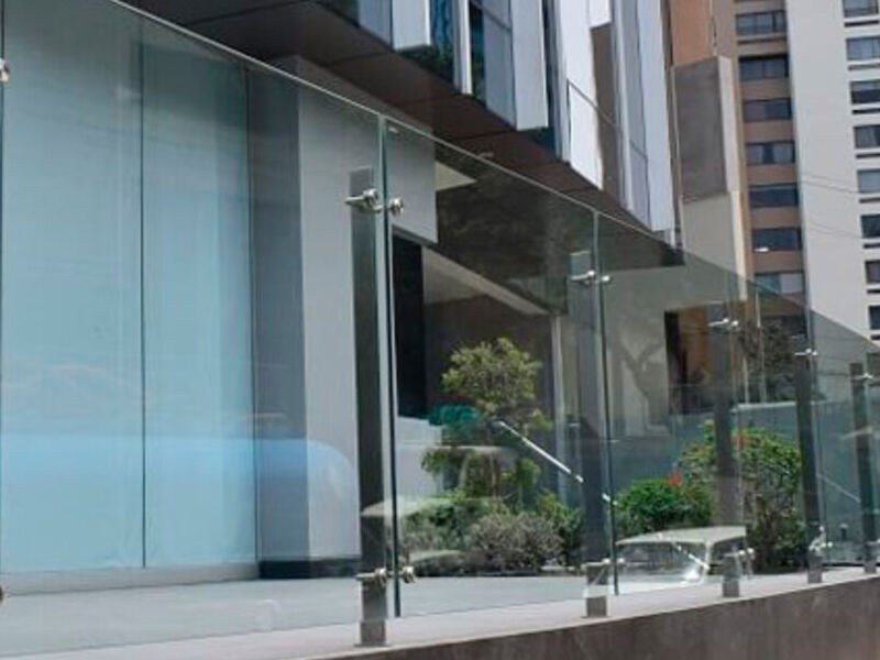 Baranda de vidrio en Arequipa - Instaglass | Construex
