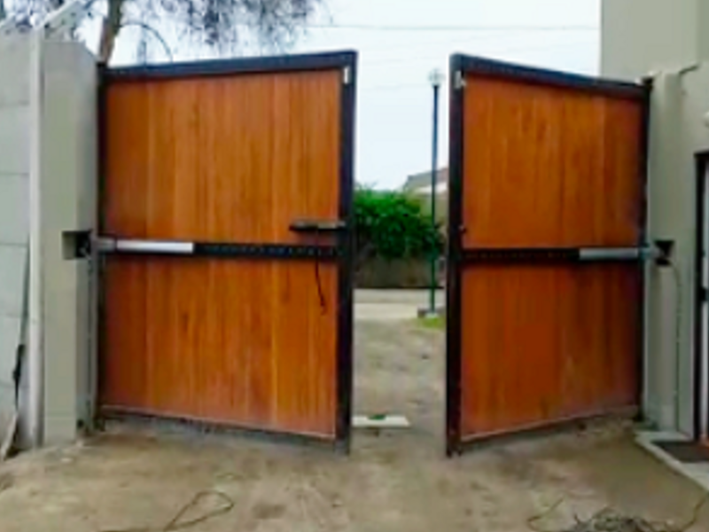Puerta batiente Automática Perú - Dase Perú | Construex