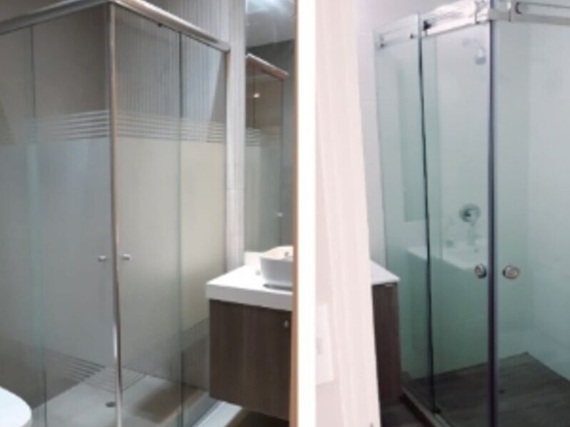 puerta de ducha esquina - Edificaciones Palomino y Vidriería | Construex