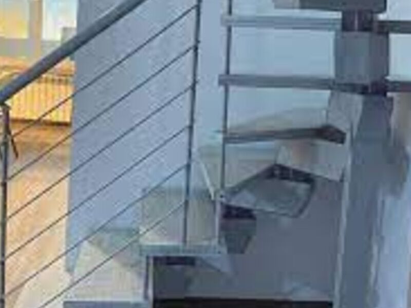 Instalación Escaleras metálicas en Lima - CONATLANTIC | Construex