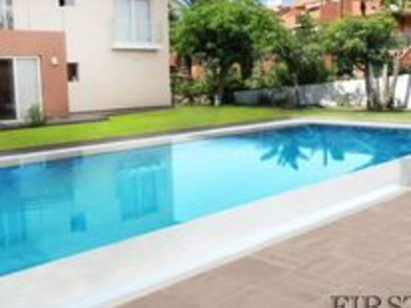 Piscina de concreto Santiago de Surco - First Pool Piscinas | Construex