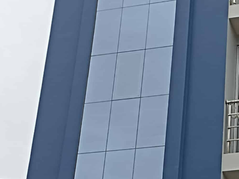 Templado reflejante gris Lima - Glasstempcorr | Construex